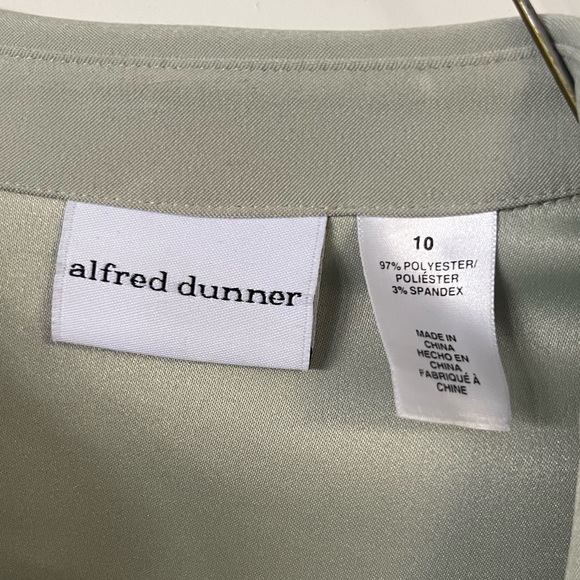 Alfred Dunner button down blouse in sage green - Picture 4 of 5